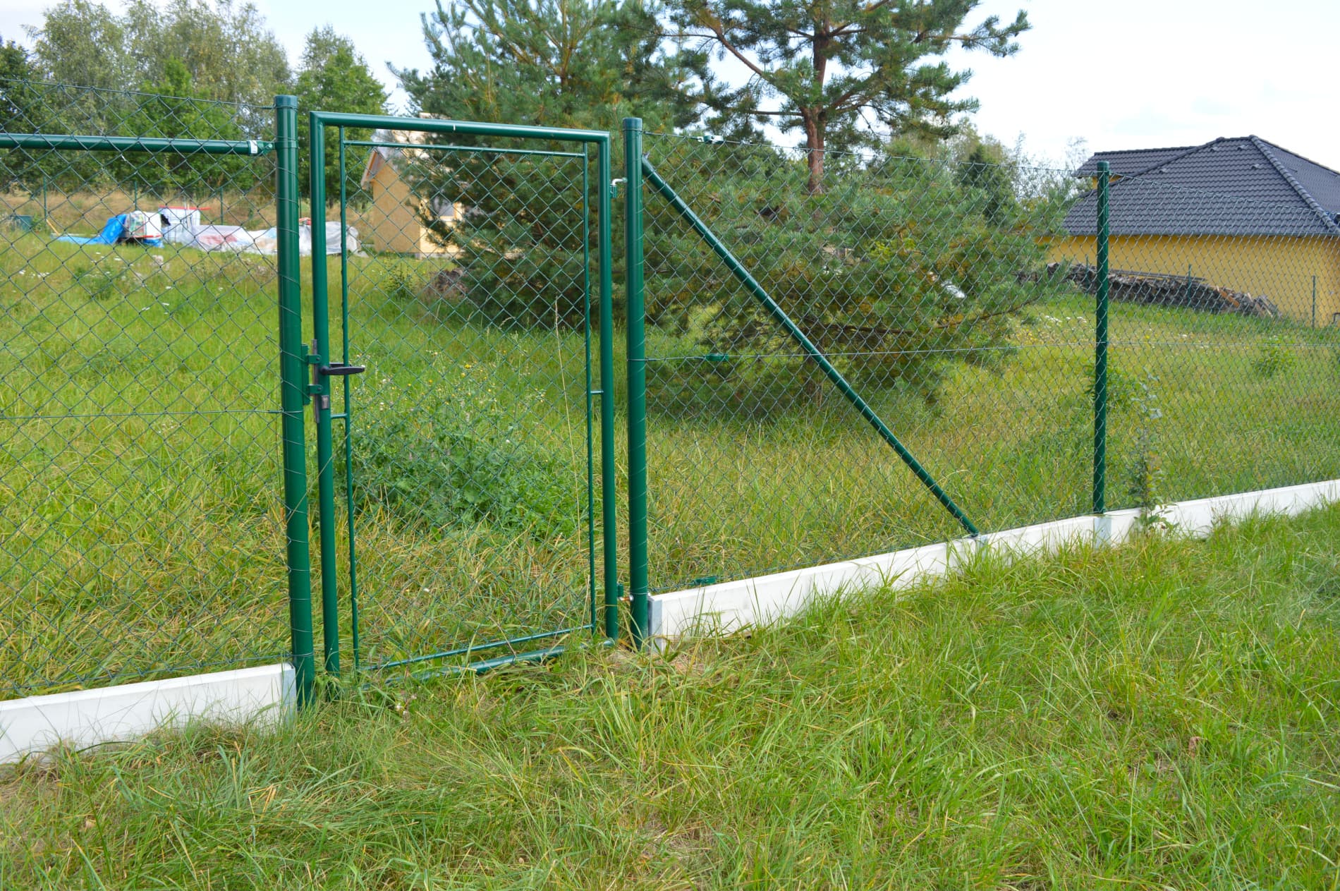 zelené čtyřhranné pletivo poplastované